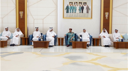 قائد عام شرطة عجمان يبحث سبل التعاون مع وفد "حقوق الإنسان"